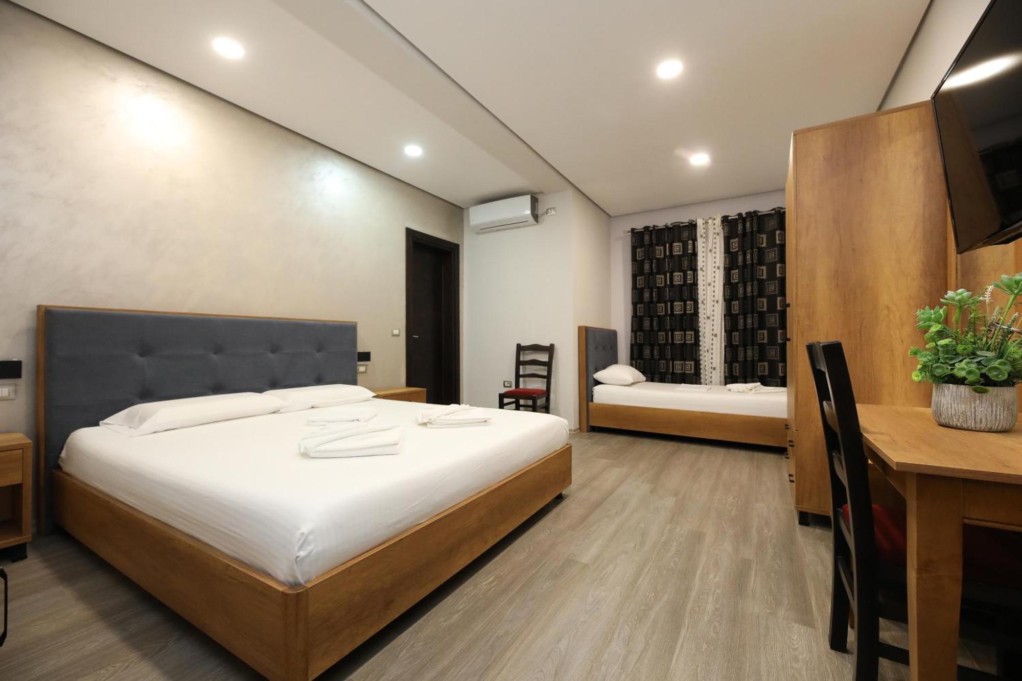 Hotel Salvadore Vlorë Buitenkant foto