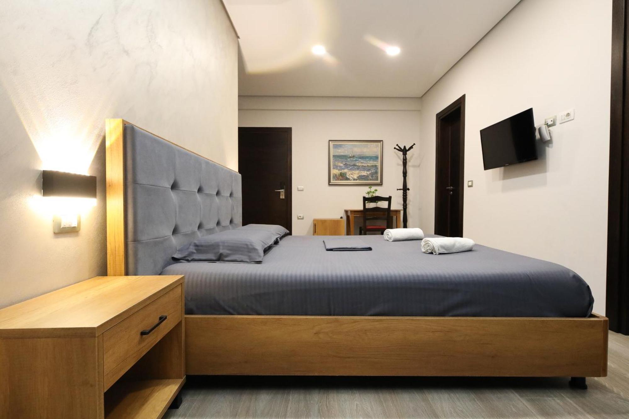 Hotel Salvadore Vlorë Buitenkant foto