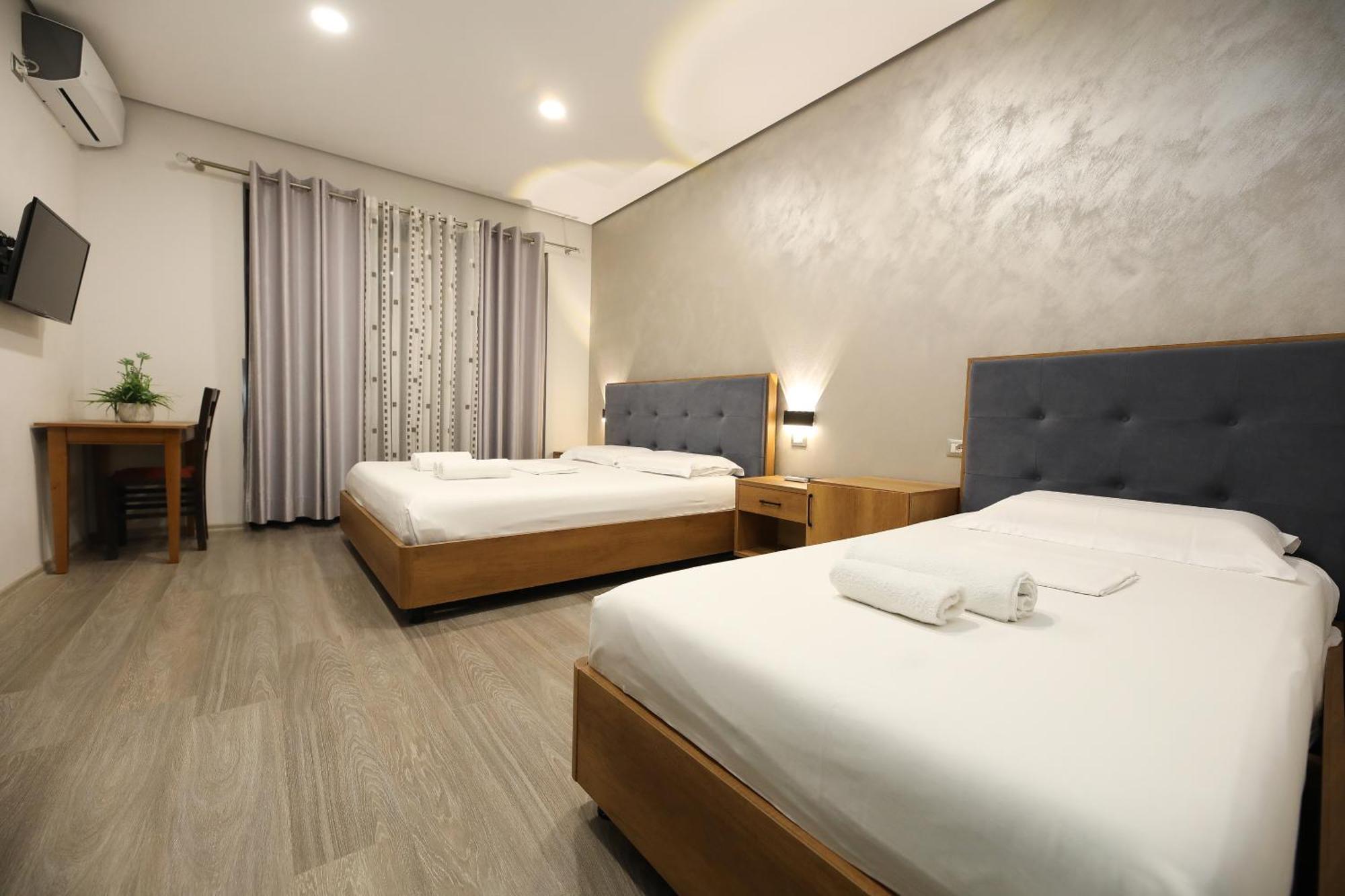 Hotel Salvadore Vlorë Buitenkant foto
