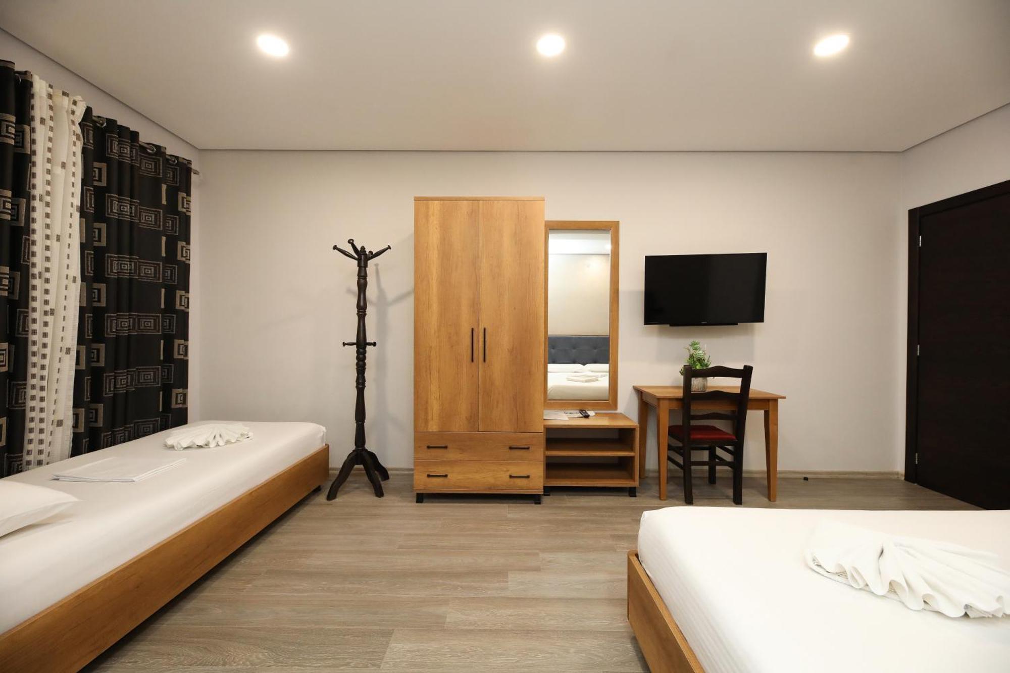 Hotel Salvadore Vlorë Buitenkant foto