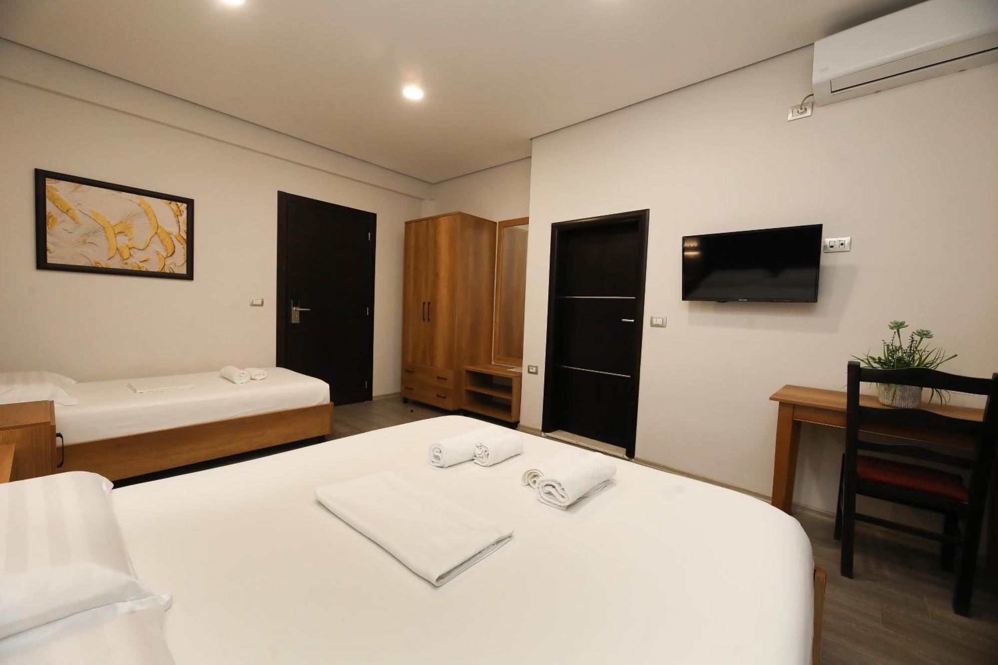 Hotel Salvadore Vlorë Buitenkant foto