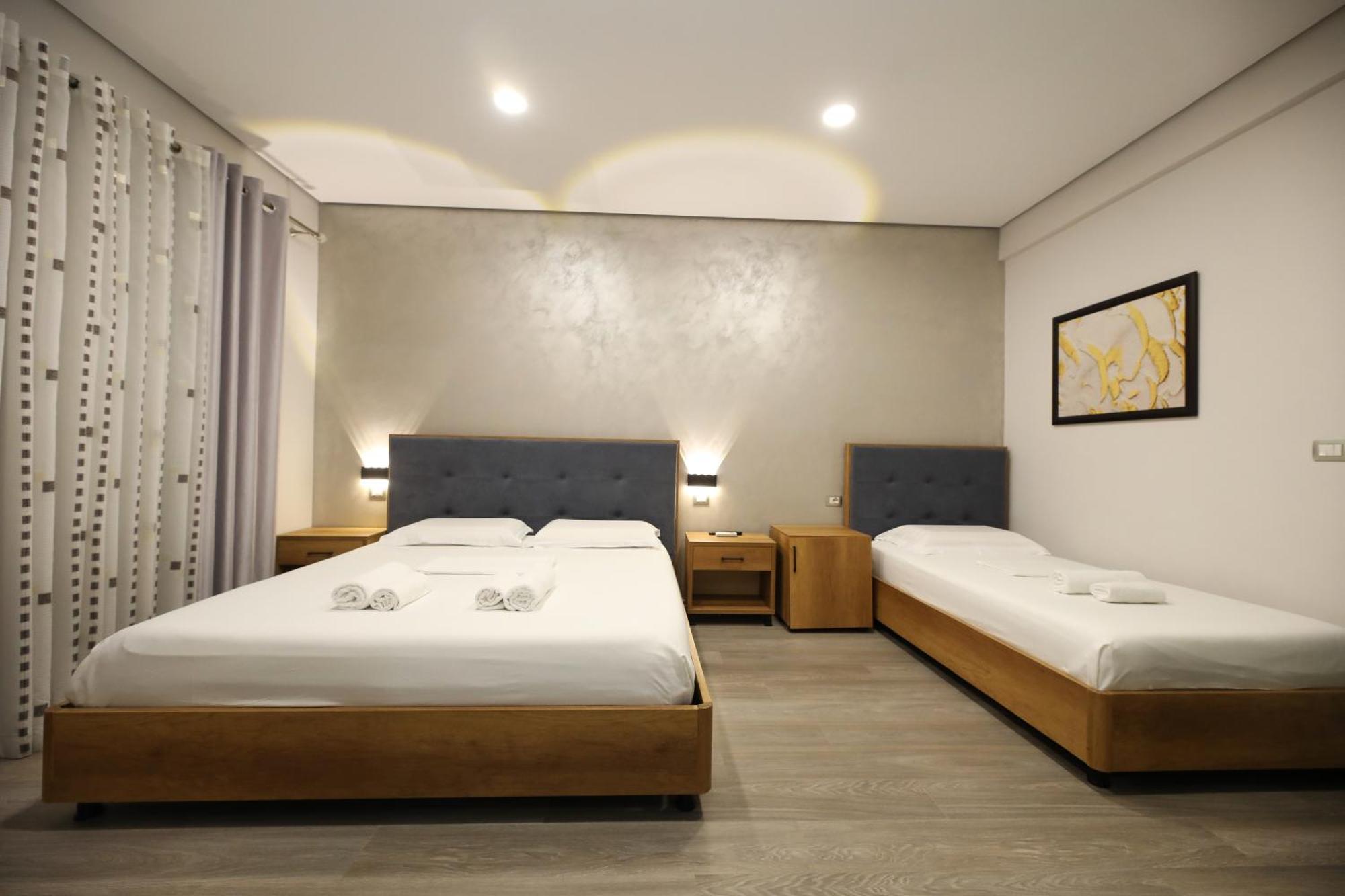 Hotel Salvadore Vlorë Buitenkant foto